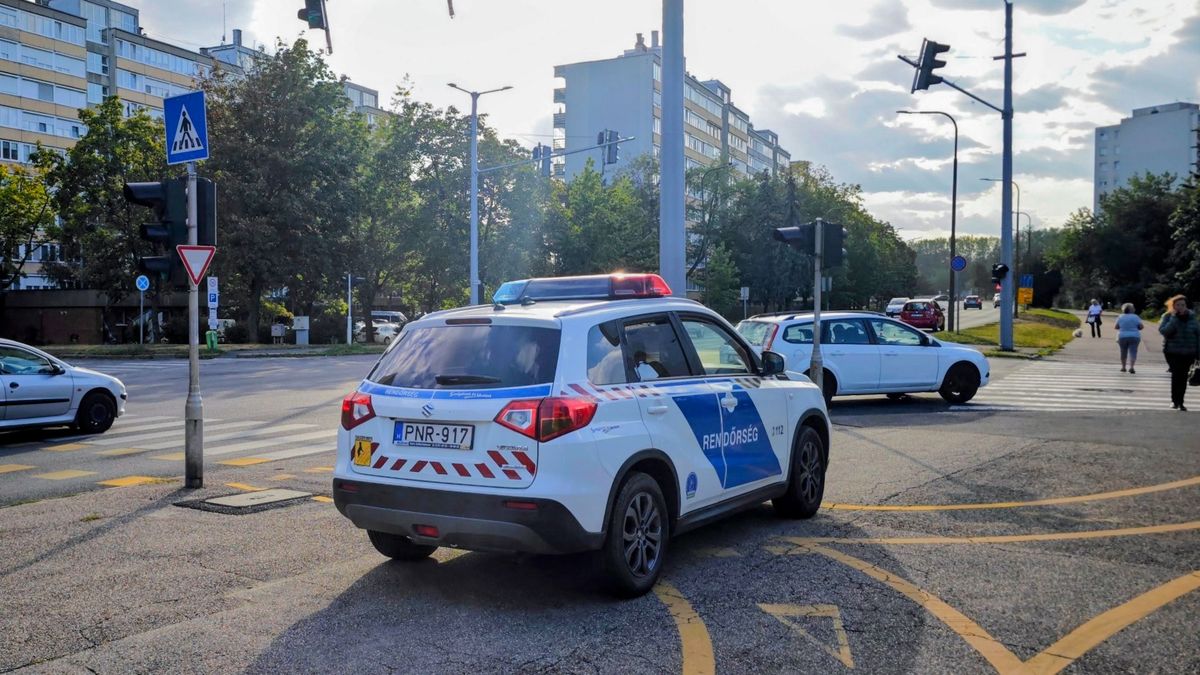 Tűzoltók és rendőrök érkeztek az egyik szombathelyi társasházhoz