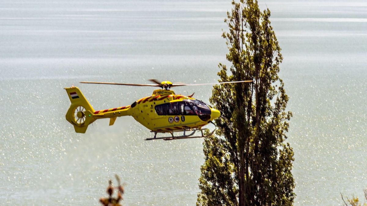 Mentőhelikopter vitte el a biciklis baleset sérültjét a Balatonnál - keresik a családját