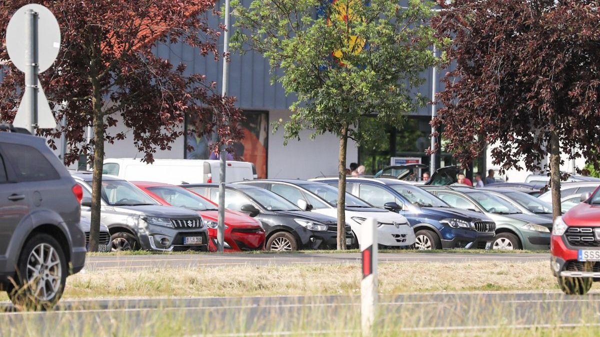 Változott a parkolási rend az egyik szombathelyi áruháznál – 90 perc után fizetni kell