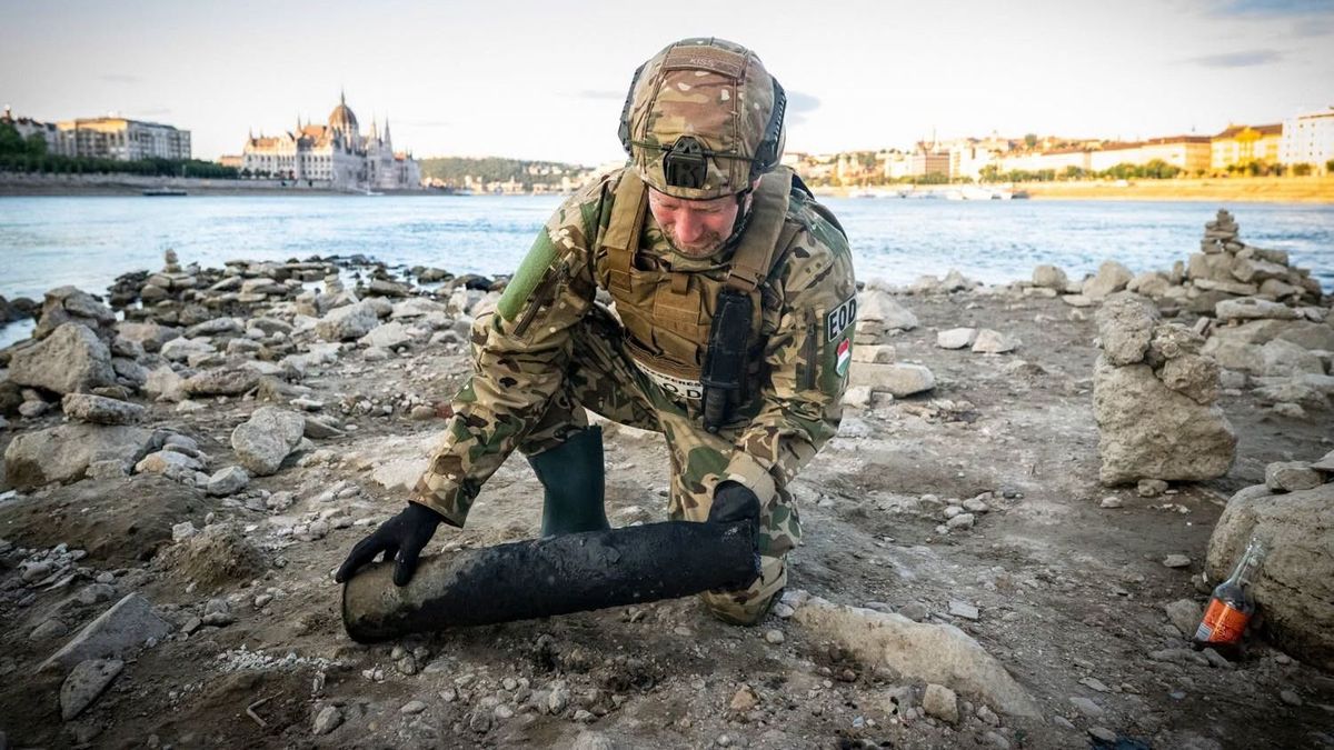 Így hatástalanították a tűzszerészek a Dunában talált bombákat - fotókon mutatták meg