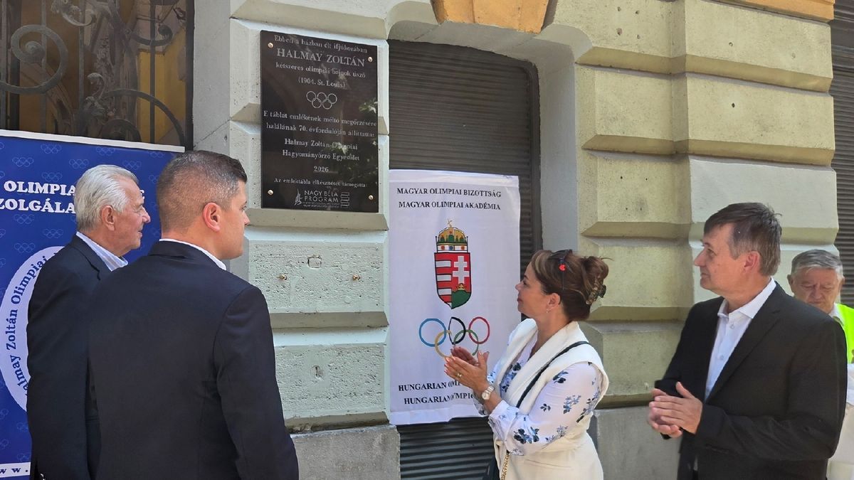 Emléktáblát kapott az úszóbajnok - képgalériával