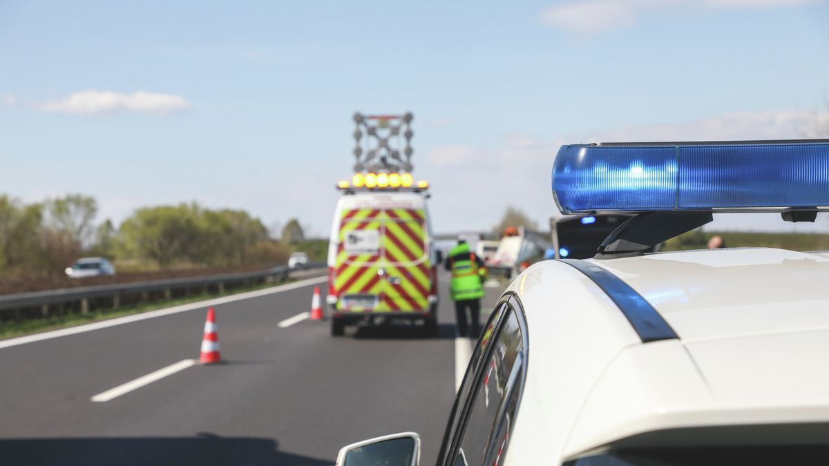 Frontális karambol történt a 84-es főút vasi szakaszán, teljesen lezárták az útszakaszt
