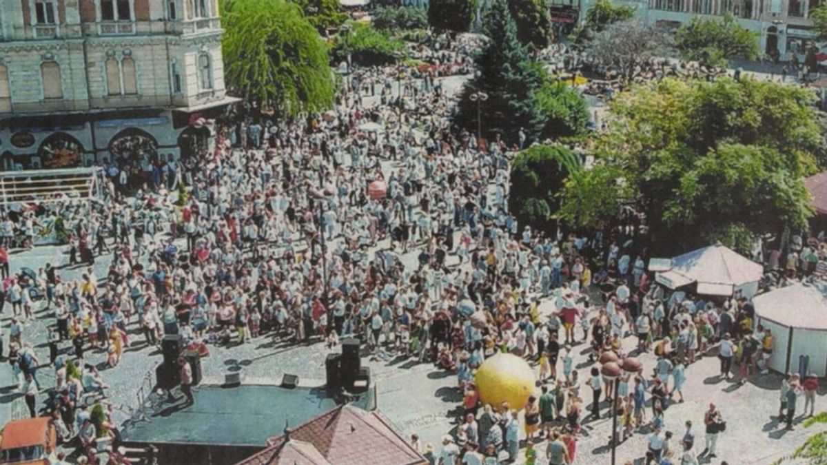 Tízezrek nézték Szombathelyen a napfogyatkozást 1999. augusztus 11-én - fotók