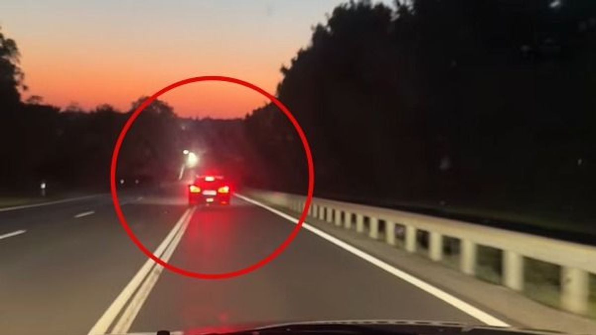 Döbbenetes videó: életveszély, amit ez a sofőr művelt a forgalmas főúton