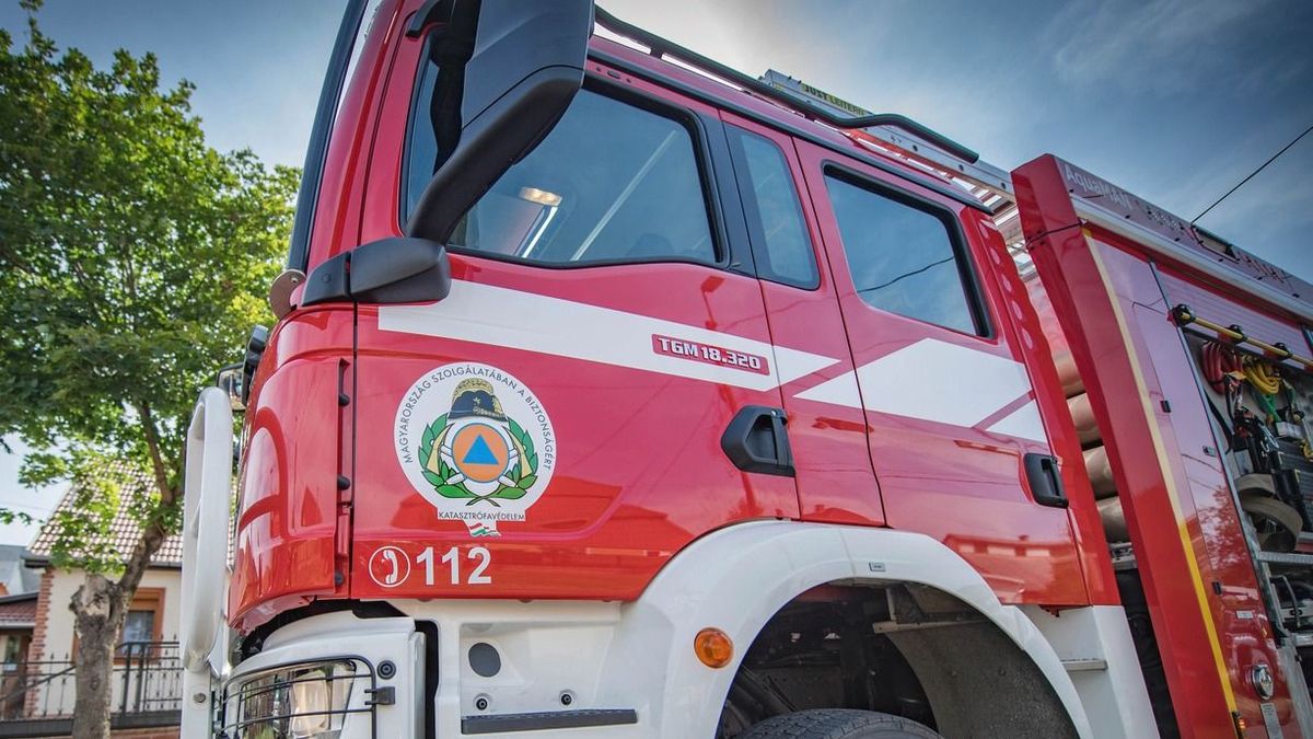 Kigyulladt egy garázs az Újvilág utcában Szombathelyen