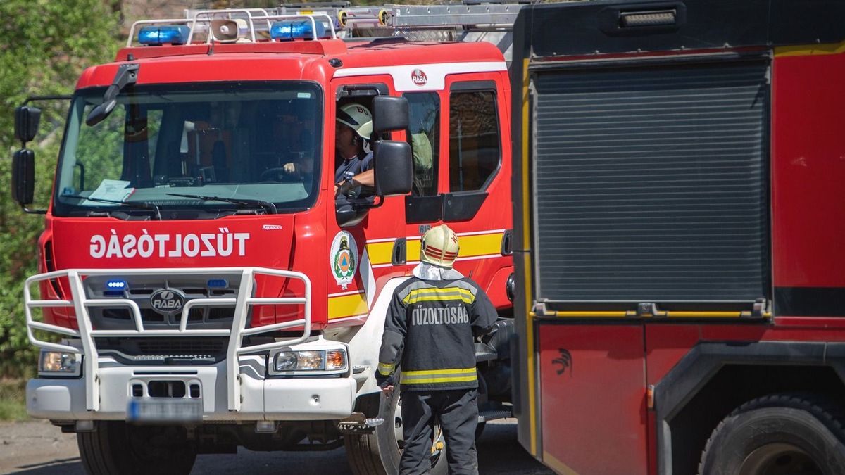 Árokba csapódott egy autó a 8-as főúton
