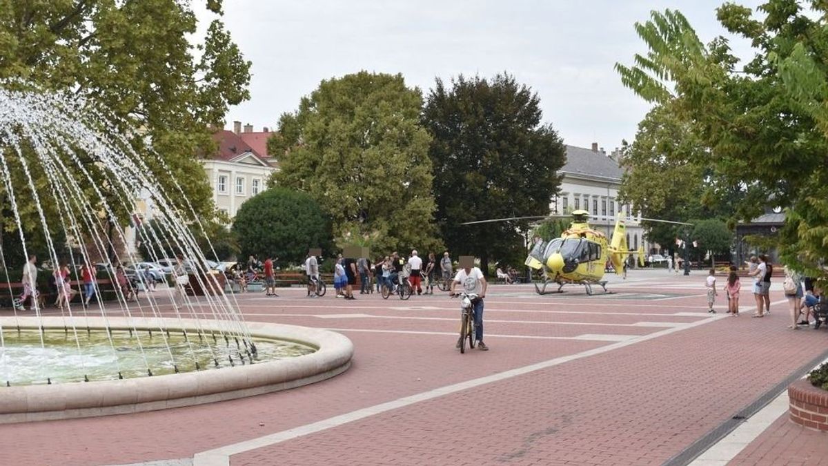 Mentőhelikopter szállt le a dunántúli város főterén - fotó