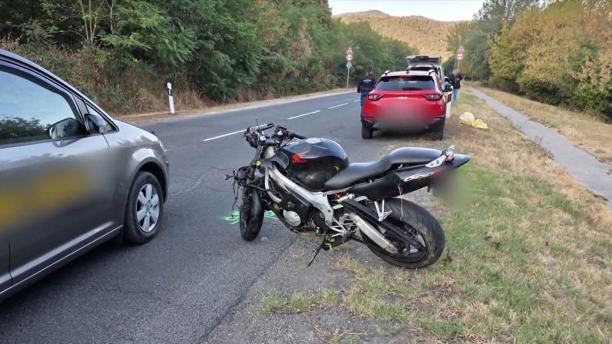 Alig tört össze a motor, mégis szörnyethalt a fiatal motoros - megrázó videón a baleset