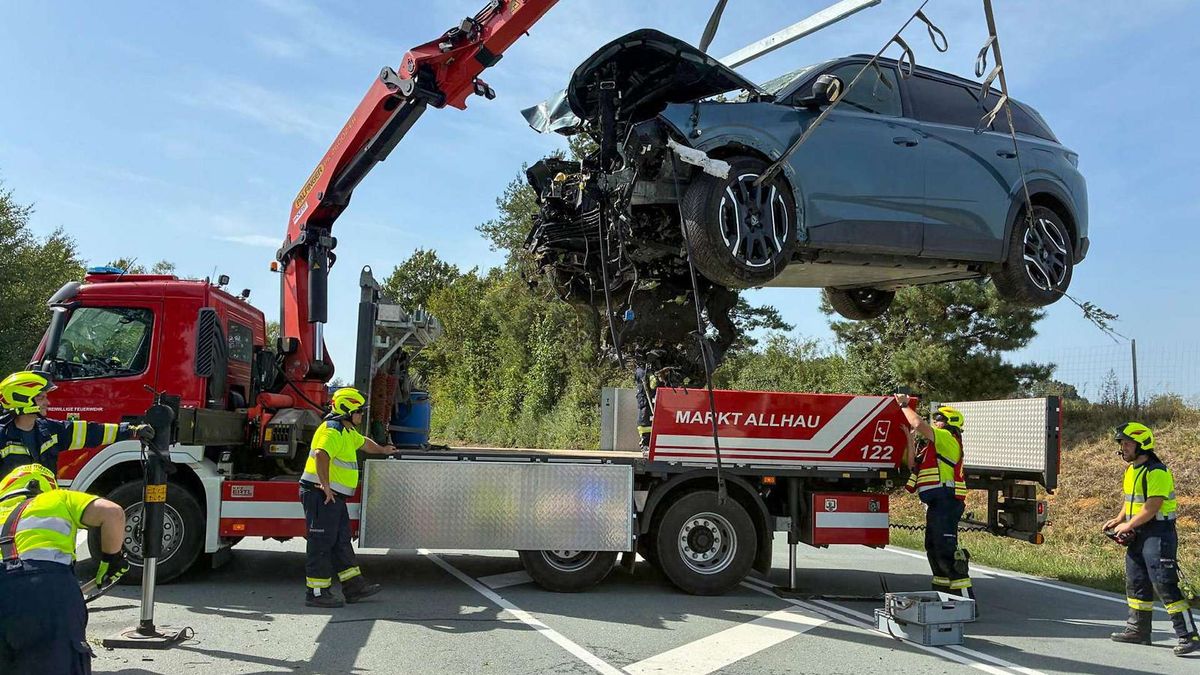 Súlyos baleset Burgenlandban, mentőhelikopter szállította kórházba a sofőrt