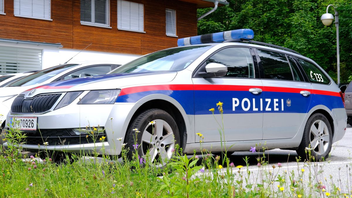 Mentőhelikopter vitte kórházba az autóval ütköző kerékpárost Ausztriában