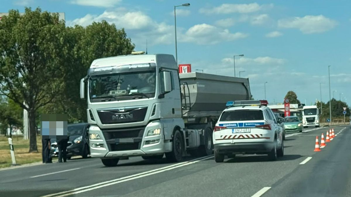 Kamion és személyautó ütközött Szombathely határában - fotók
