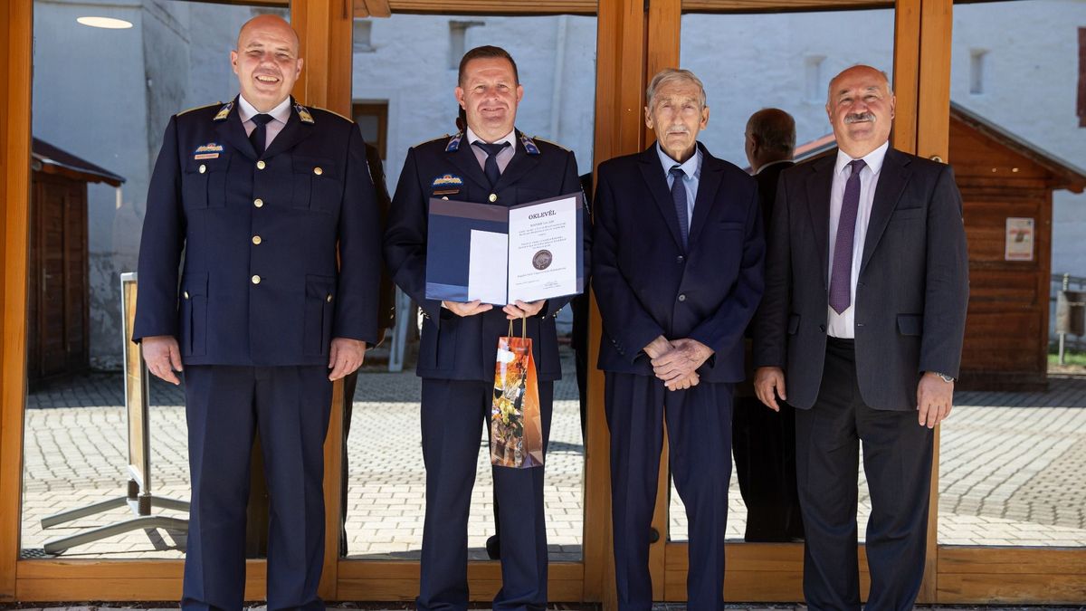 Augusztus 20. - Rendőrök munkáját ismerték el Vasváron - fotók