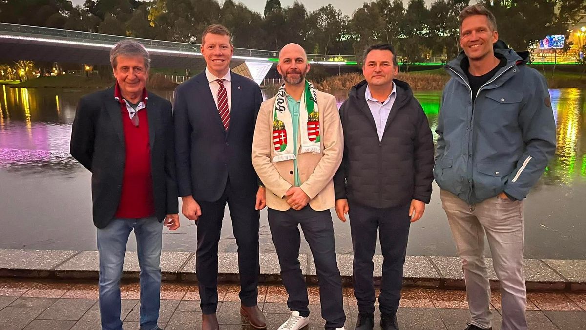 Éljen Magyarország, Ausztráliában is! Megvalósult a szombathelyi rádiós különös ötlete - fotók, videó