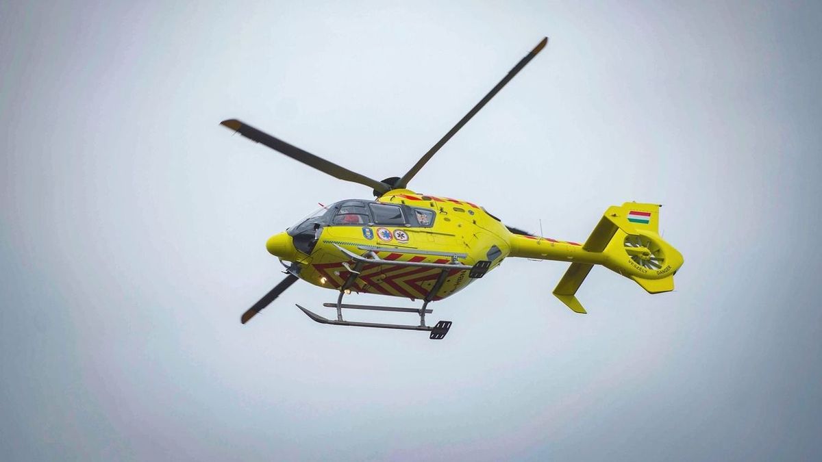 Itt vannak a részletek: Súlyos motorbaleset Répcelakon, mentőhelikopter érkezett