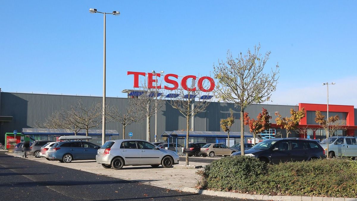 Lehúzza a rolót mindkét szombathelyi Tesco, ez lehet helyette