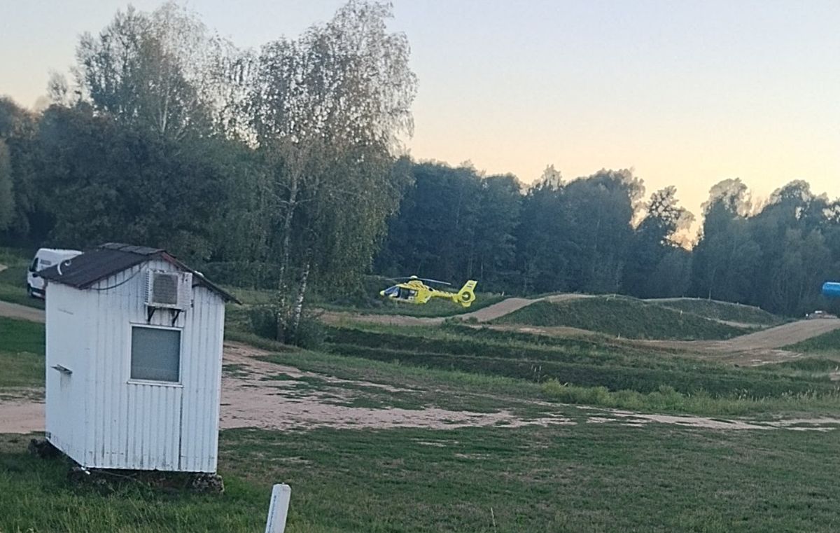 Halálos baleset történt Szentgotthárdon, mentőhelikopter is érkezett, de a motoros belehalt a sérüléseibe