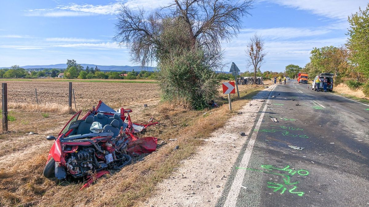 Halálos baleset: megérkeztek az első fotók a szörnyű tragédia helyszínéről a 87-es útról