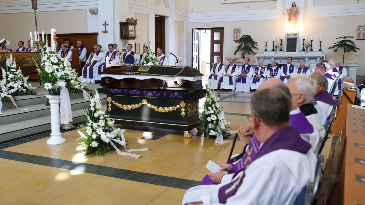 Végső búcsút vettek Brenner József atyától - fotók