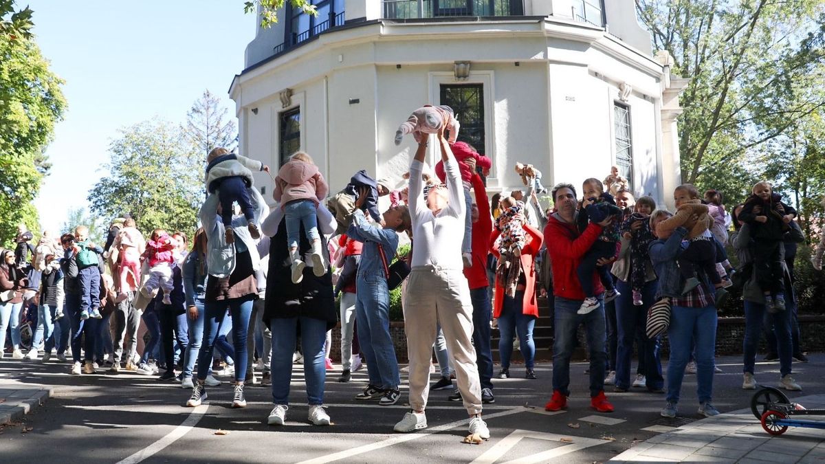 Gyereket a magasba! flashmob a Víztoronynál – Szombathely az idén is csatlakozott az országos programhoz - fotók