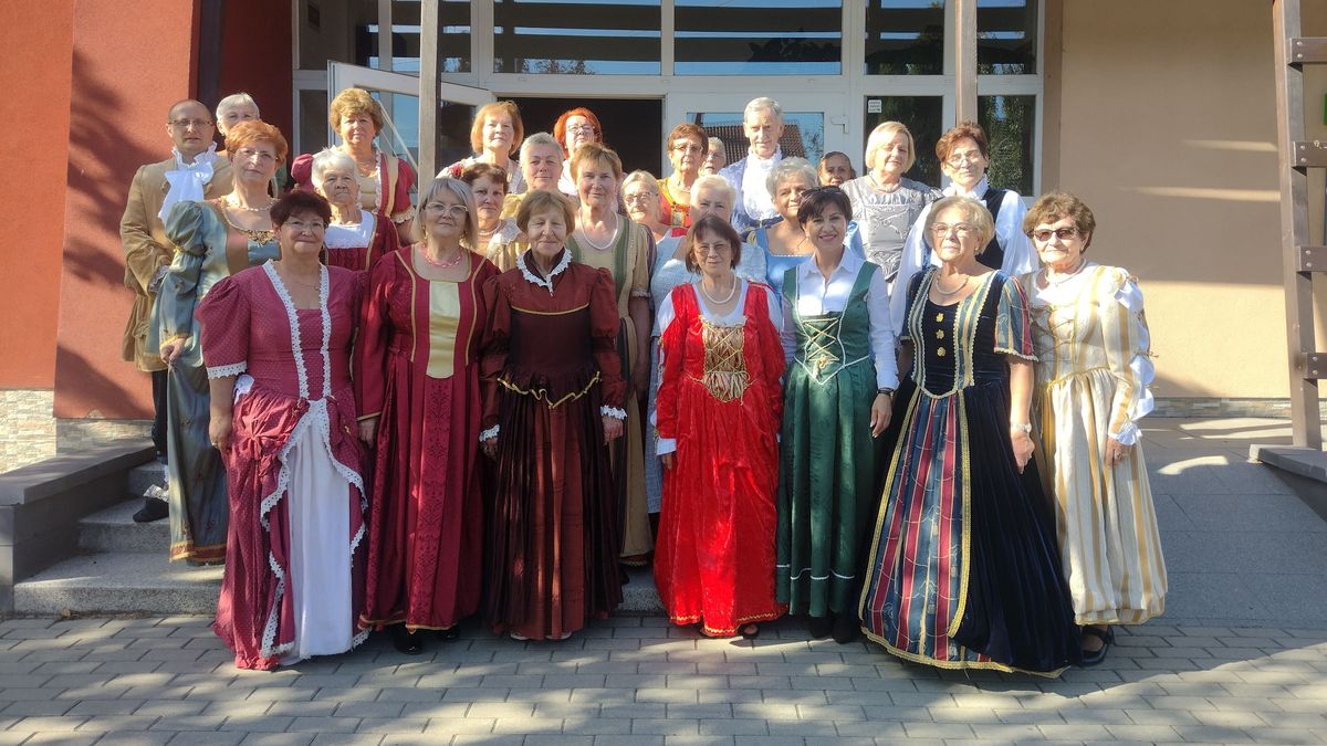 Pompás ruhák, tánc és süteményillat a vépi reneszánsz forgatagban