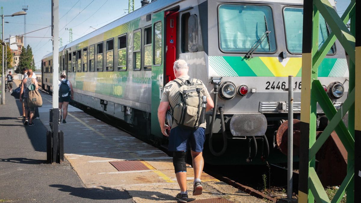 999 forintért korlátlanul vonatozhatsz és buszozhatsz ezen a napon, mutatjuk mit kell tenned hozzá