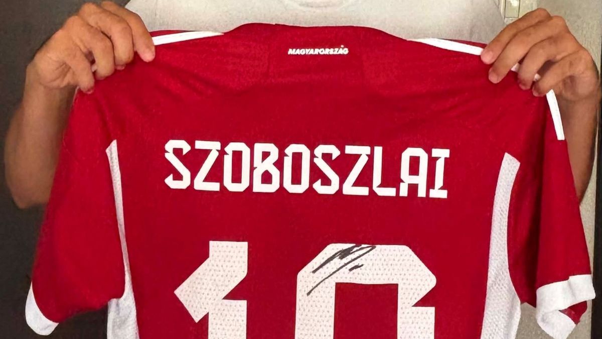 Átadták: Három árva kislányt támogat a Szoboszlai-mezért felajánlott másfél millió forint