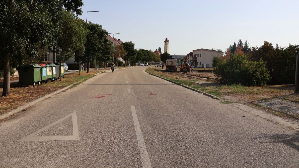 Járda, kerékpárút és parkoló épül Répcelakon - videó