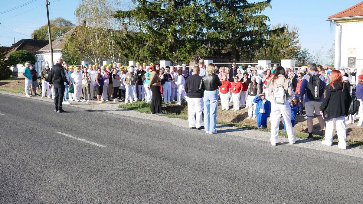 Riadó Sárváron! Tűz ütött ki a baromifi-feldolgozóban, 293 dolgozómnak kellett elhagynia a csarnokot - fotók