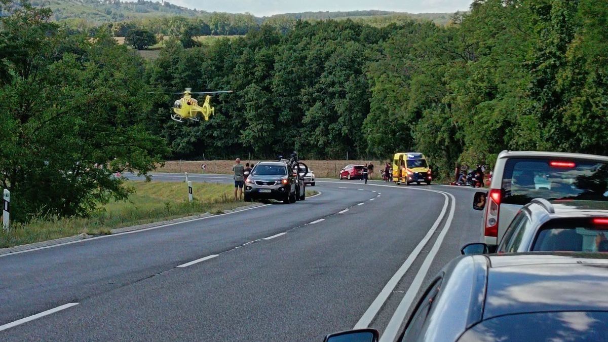 Hiába szállt le mentőhelikopter a 76-os főúton, szörnyű tragédia történt - fotó