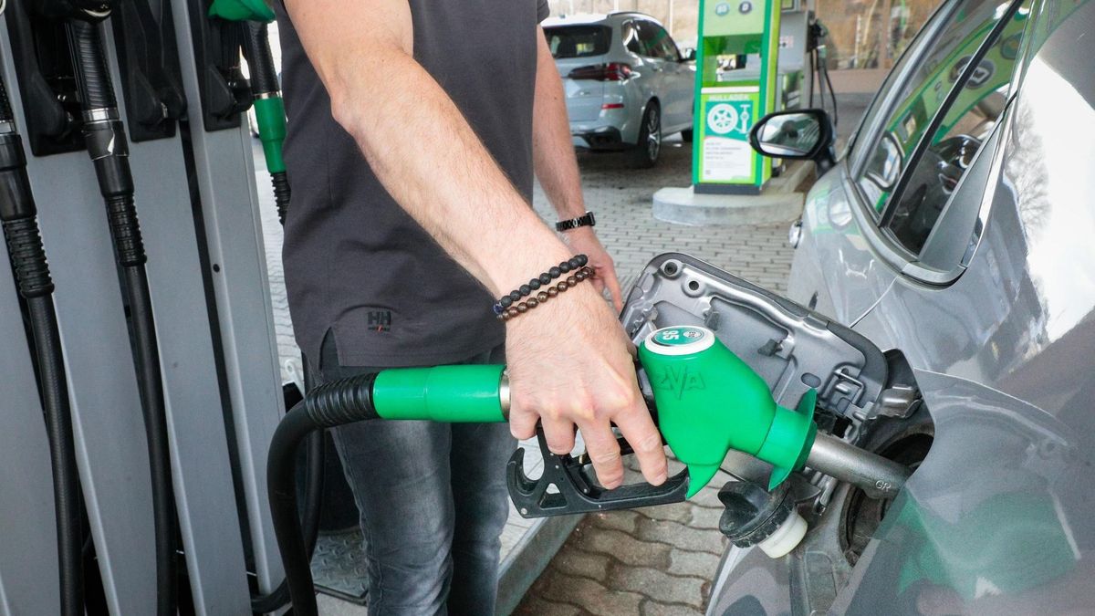 Így alakulnak az üzemanyagárak, itt érdemes tankolni