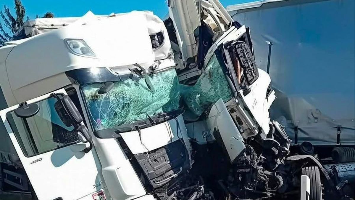 Hatalmas baleset a 86-os főút vasi szakaszán: kamionok és személyautó ütközött - fotó