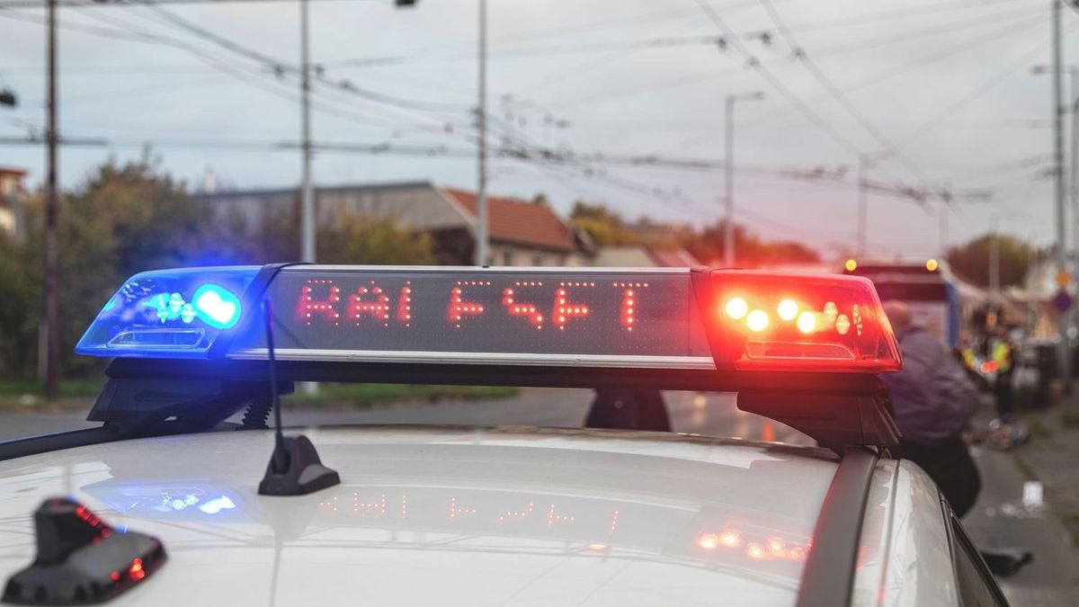 Baleset történt Szombathelyen, egy embert a tűzoltók emeltek ki