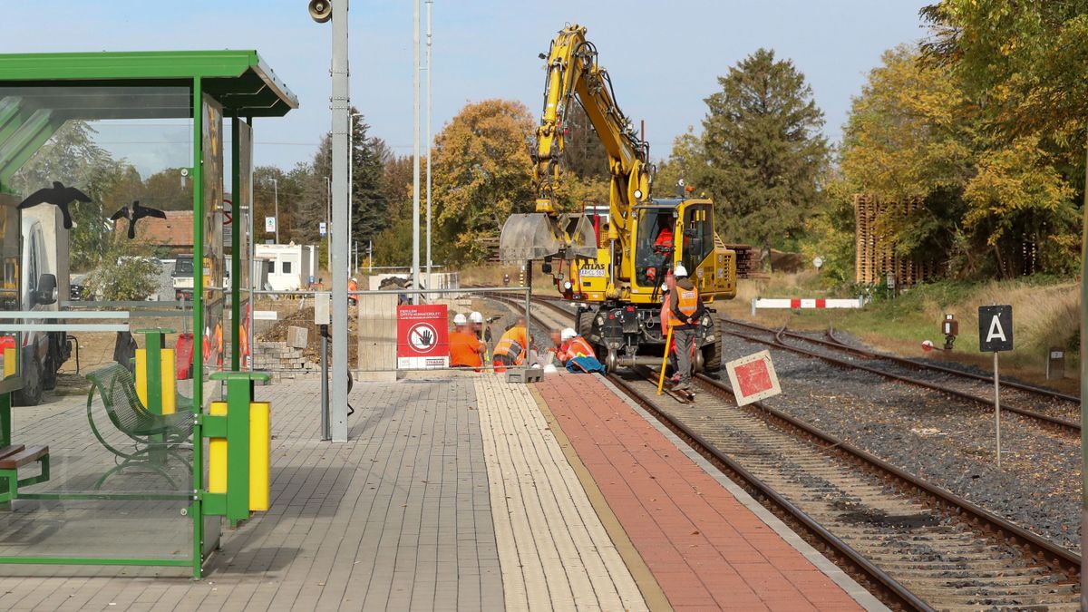 Bontják, hogy épülhessen - Kőszegen a leendő intermodális csomópontnál jártunk - fotók