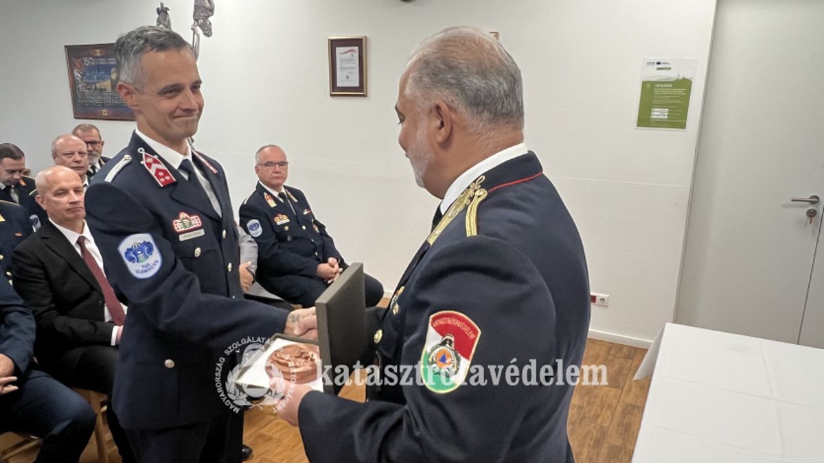 Hétföznapi hősök - Több mint tucatnyi vasi tűzoltót tüntettek ki az ünnepen - fotók