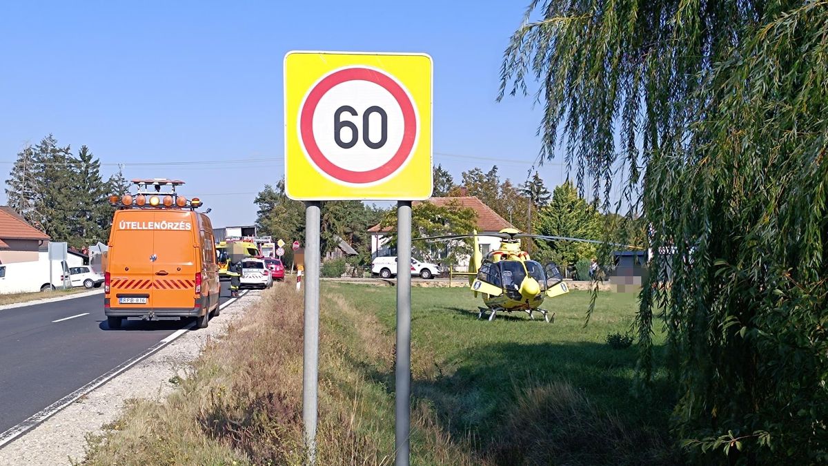 Hatalmas baleset Egyházasrádócon: mentőhelikopter landolt a helyszínen
