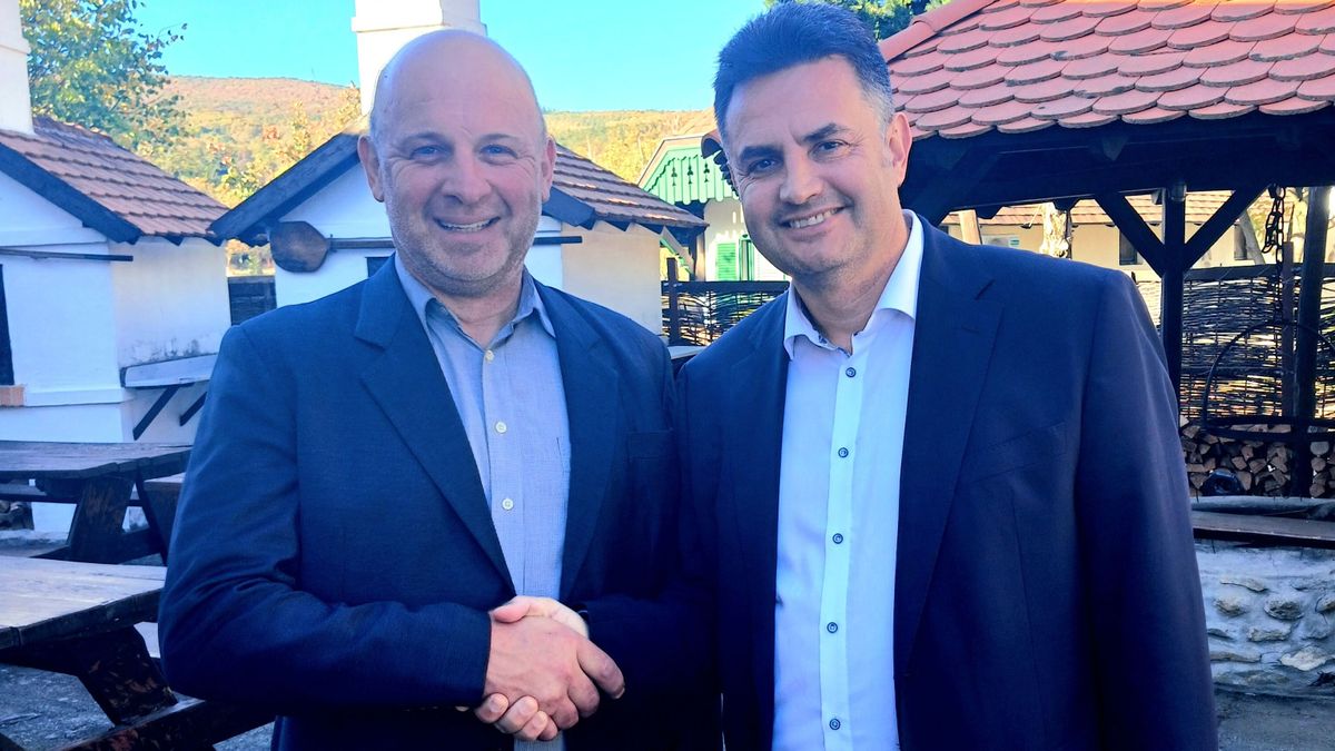 Vasi polgármesterrel fogott kezet Márki-Zay Péter