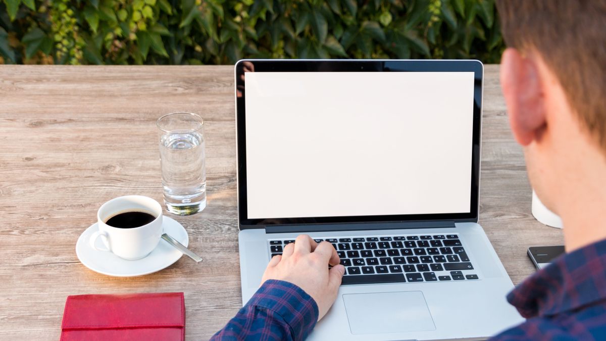 Céges e-mail és laptop ellenőrzése: akkor sem nézhet bele a főnököd a magánleveleidbe, ha nem engedte a használatot