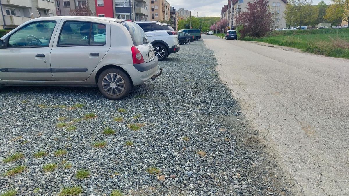 Ezeket a parkolókat jövő héten lezárják Szombathelyen, tilos autóval megállni